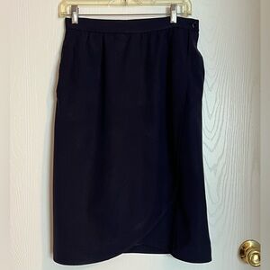 Valentino 100% wool tulip skirt in navy size 6